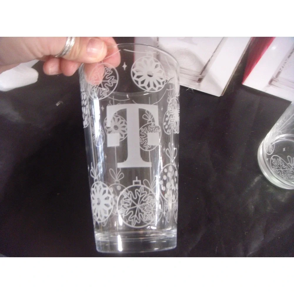 2 lot T-Mobile Snowflake‎ drinking glasses NEW IN GIFT BOX